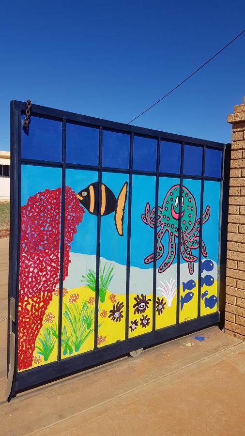 Meekatharra Outback Beach House Экстерьер фото